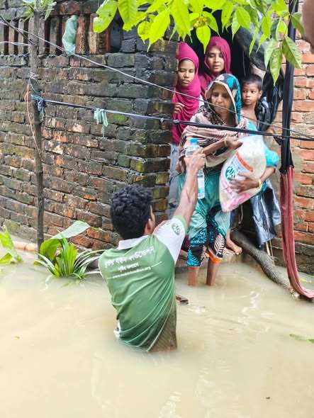 বন্যার্তদের ত্রাণ সহায়তা