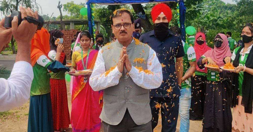 Assistant High commissioner, India. Visited our 'Pujar free hat' Campaign